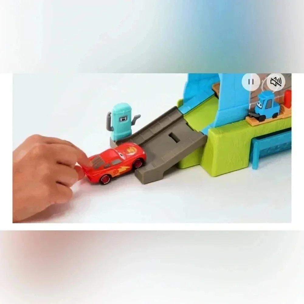 Disney Pixar Cars Submarine Car Wash Playset with Color-Change Lightning McQueen